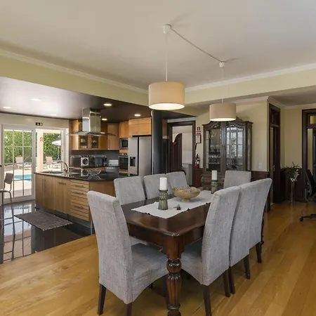 Great Family Villa In Funchal * Фуншал